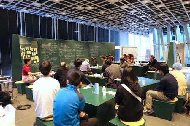 写真 考えるテーブル開催の様子