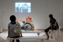 紙芝居映像が。8月8日に公演が行われる