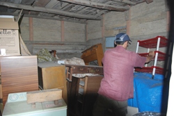 モノを選ぶ小山田さん