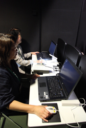 日本語字幕投映操作。慎重に準備をおこないます