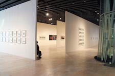 「まっぷたつの風景」展示会場の様子