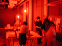 感光液を紙に塗布する