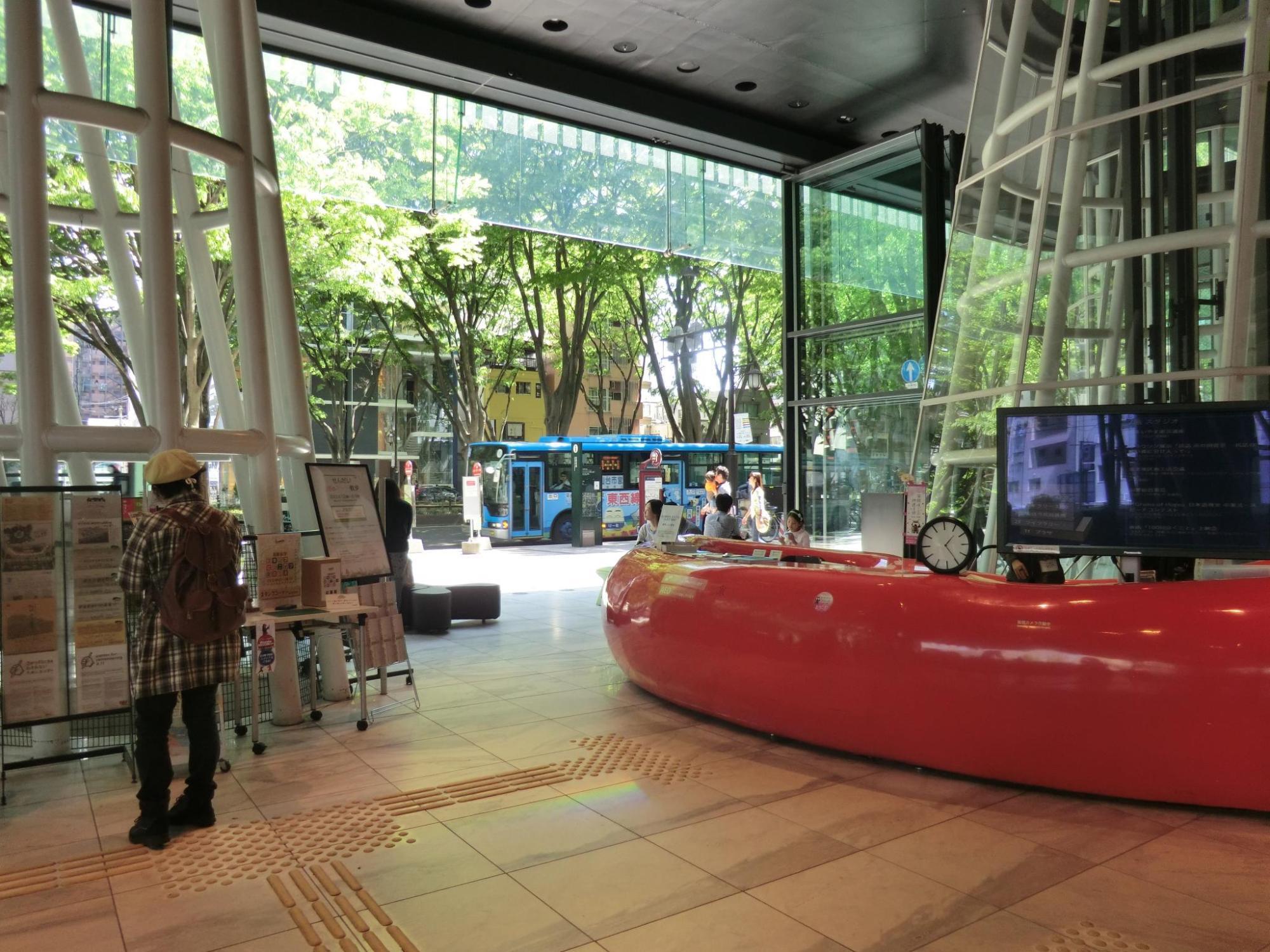 写真 1階総合案内