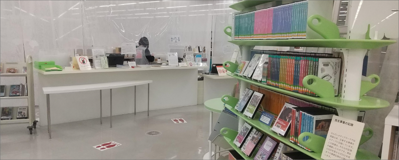 写真 映像音響ライブラリーカウンター前