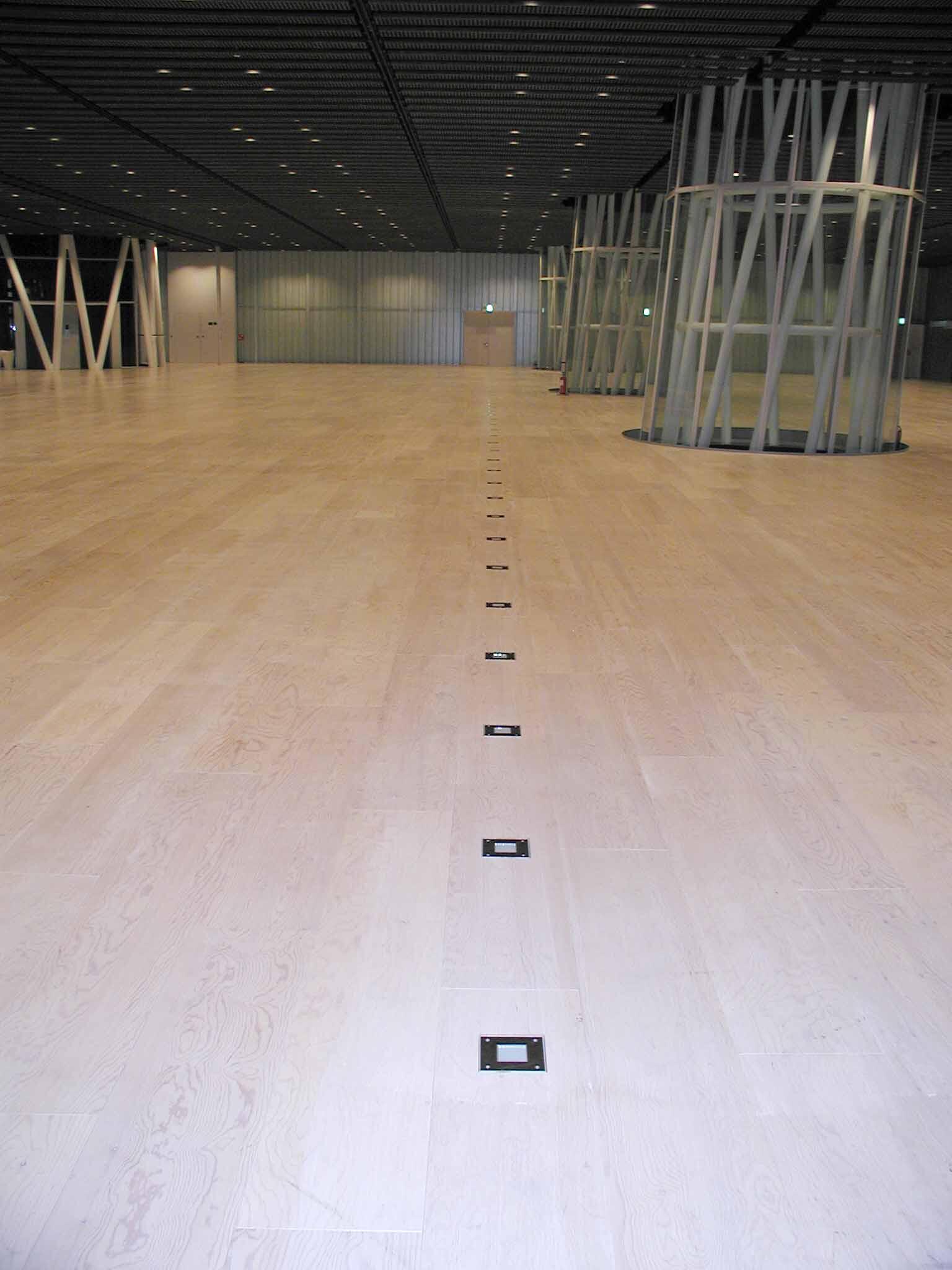 写真 光点滅走行式避難誘導システム