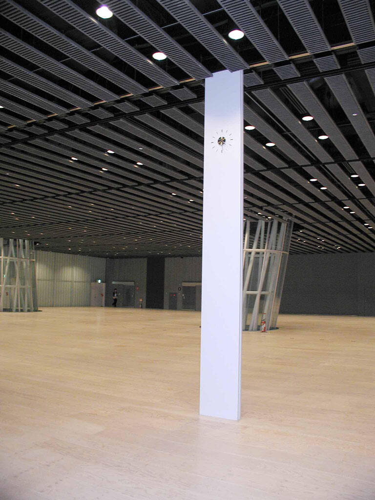 写真 時計付き柱