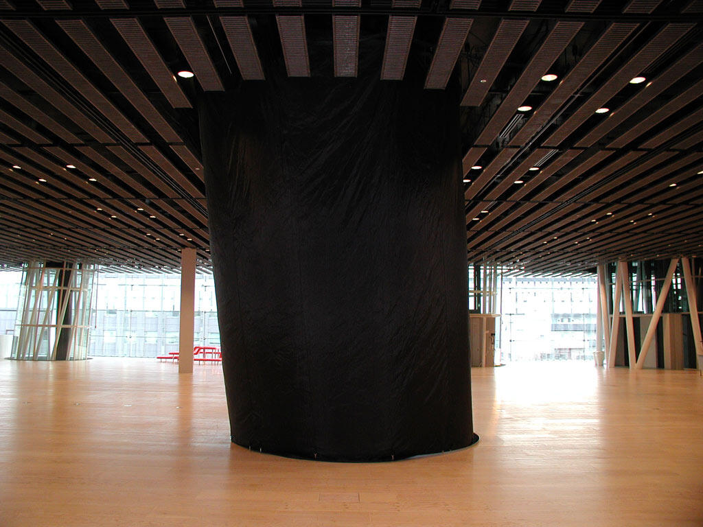 写真 遮光幕を被せたチューブ